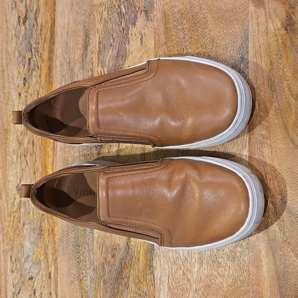 Vionic Tan Leather Sneaker